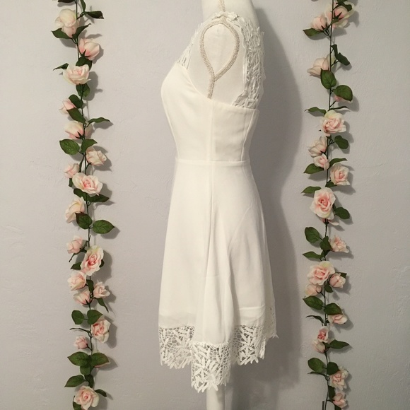 NWOT Stunning White Lace Dress - Picture 4 of 8